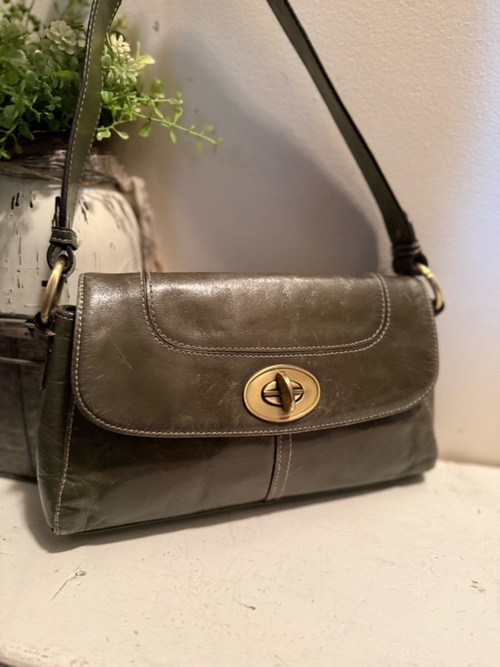 Peck & Peck Handbags - Peck & Peck Olive Green Leather Shoulder Bag with Gold Turn-Lock EUC